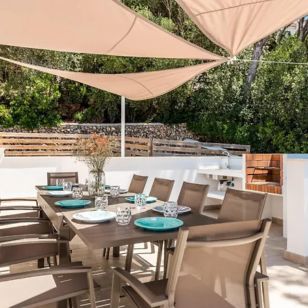 V50 Bella Vista فيلة