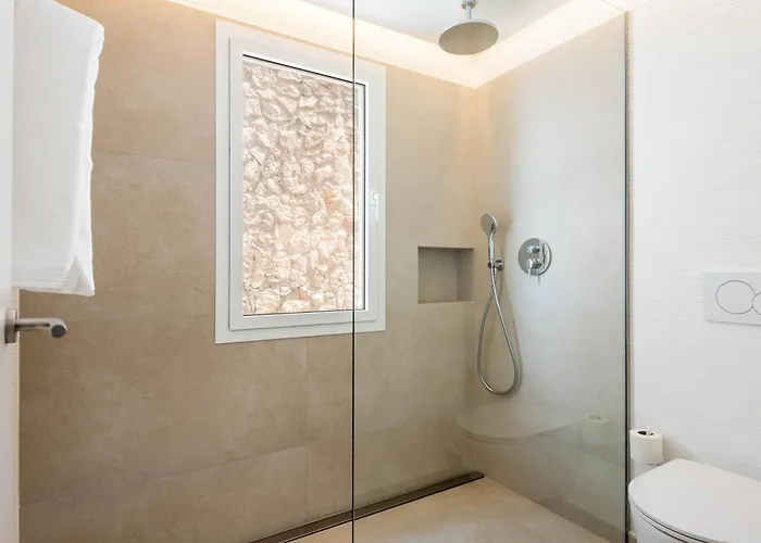 V50 Bella Vista فيلة